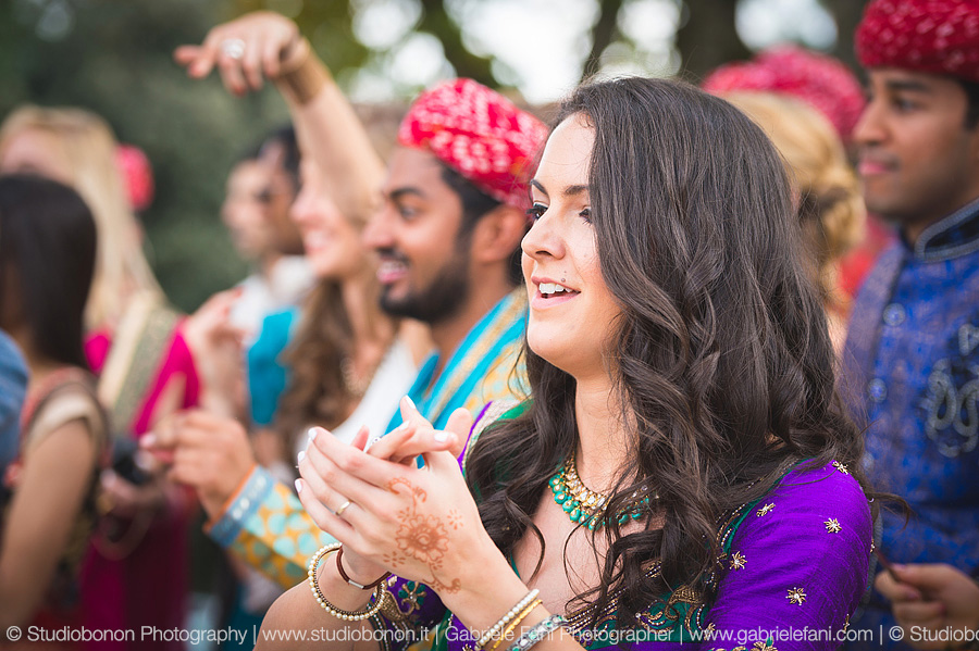 050-baraat-swagat-bolly-wedding-in-umbria-indian-solfagnano-castle-fun