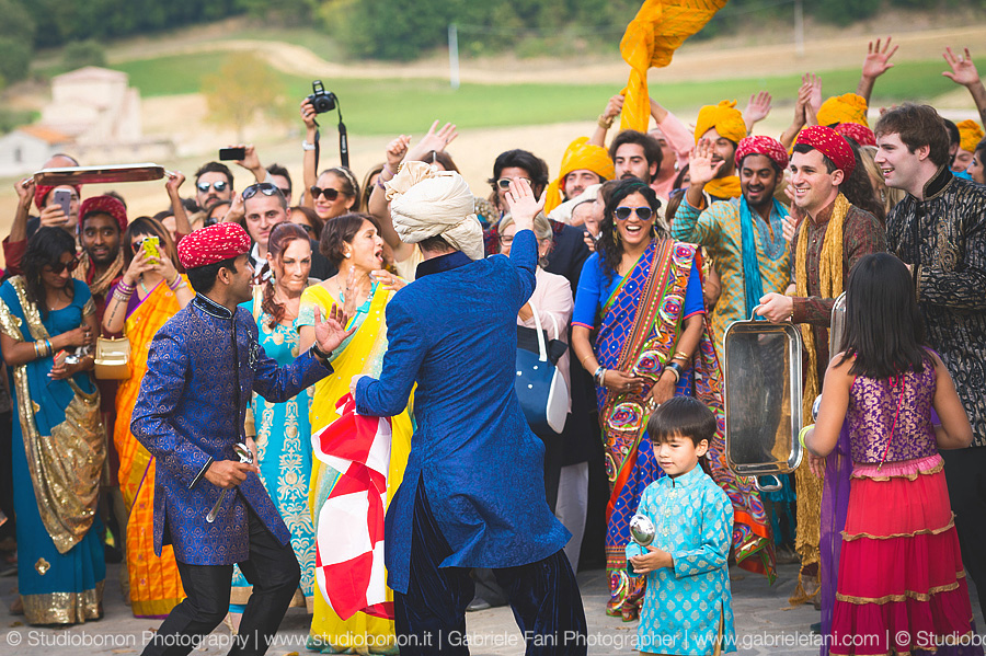 061-party-dancing-wedding-in-umbria