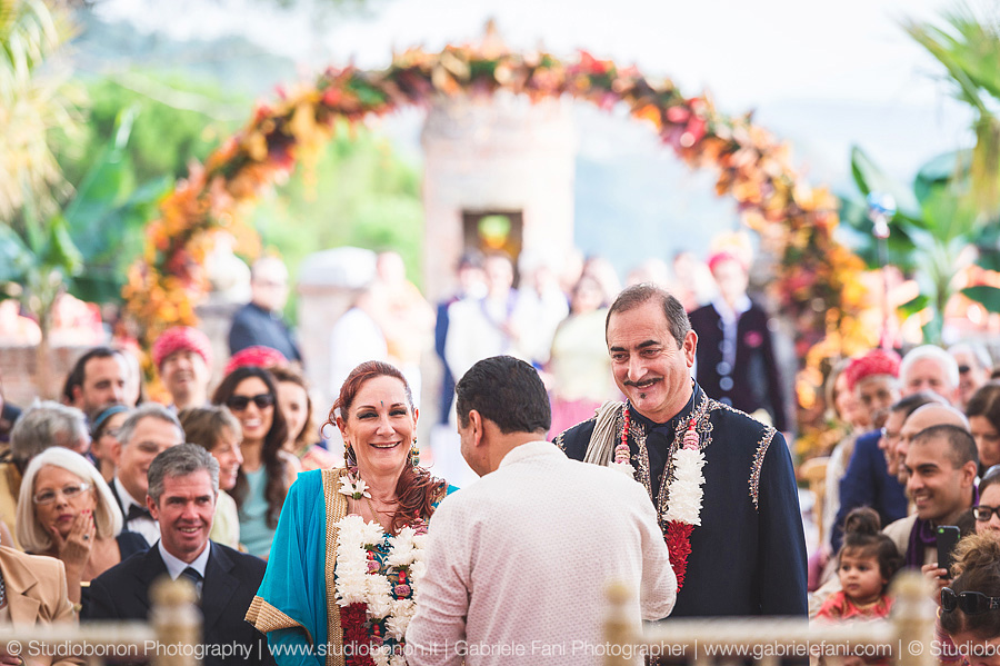 089-indian-wedding-entrance