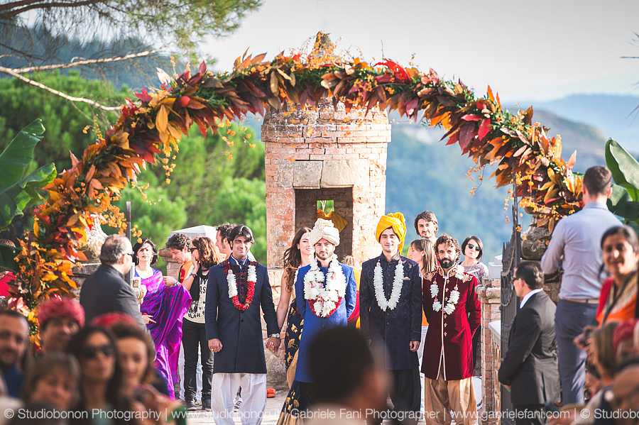 090-indian-wedding-entrance-groom