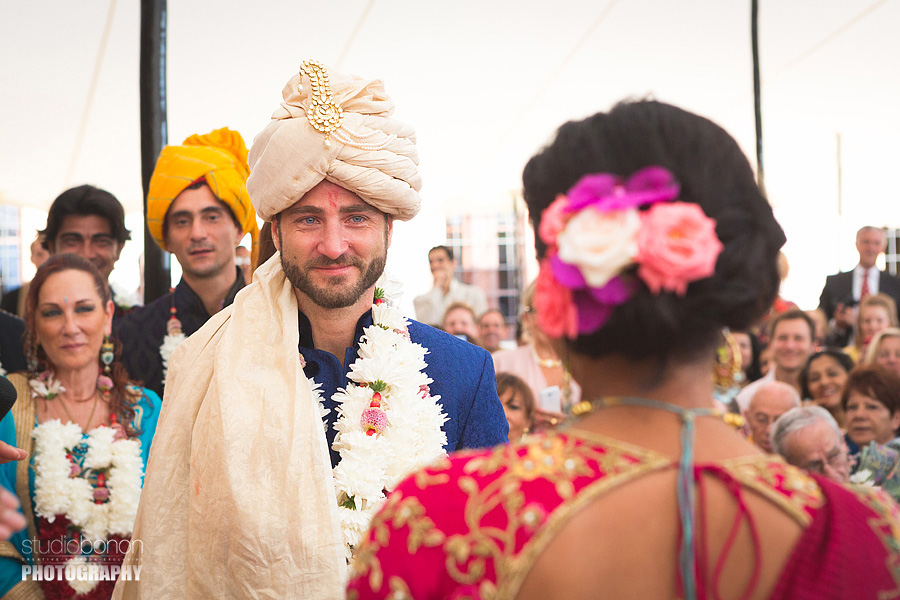 098-indian-bride-ceremony-first-look