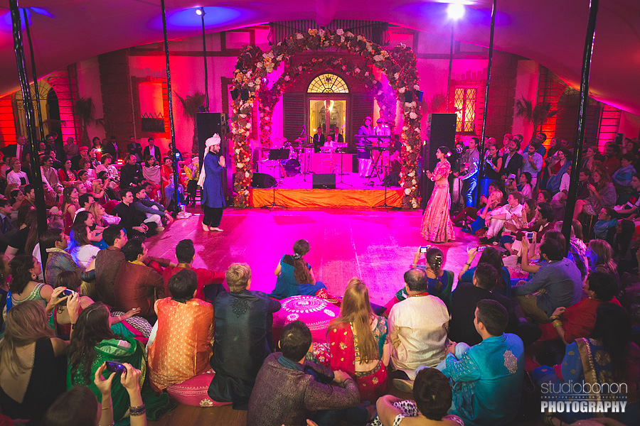 150-first-dance-bridegroom-indian-weddingumbria-solfagnano-castle