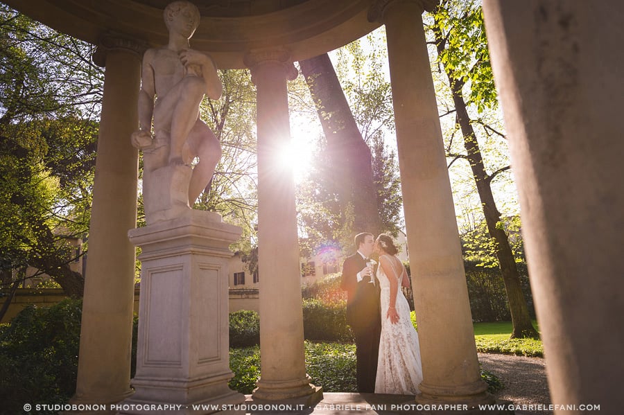 021-bride-and-groom-portrait-temple-hotel-four-seasons