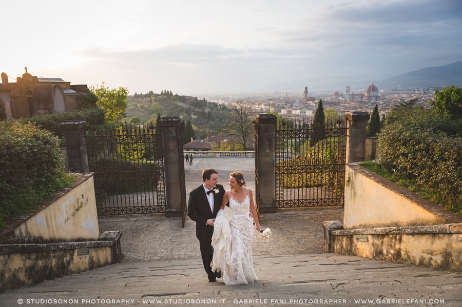 038-bride-groom-walking-to-san-miniato-a-monte-firenze-elopement-duomo