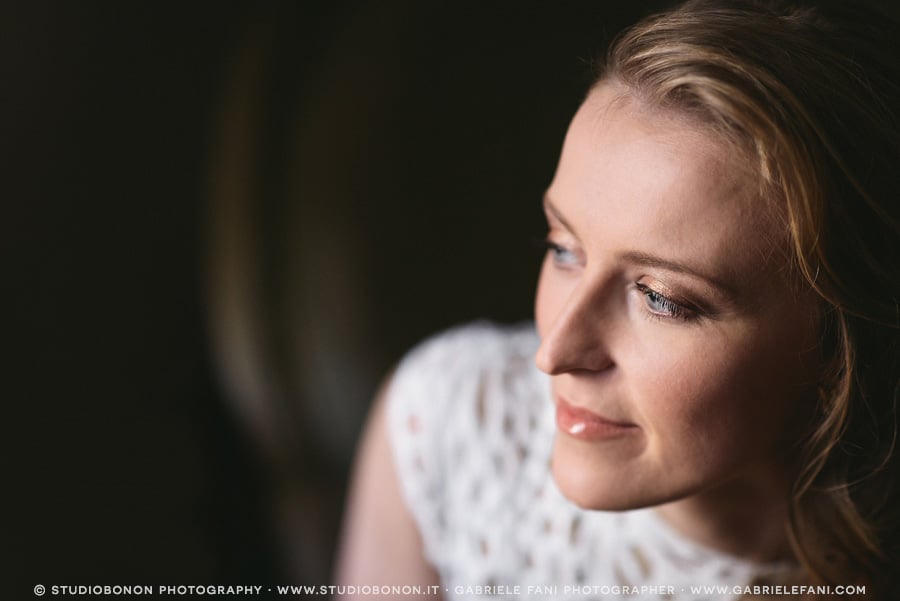 023-bride-portrait-just-before-to-leave-the-getting-ready-for-the-ceremony