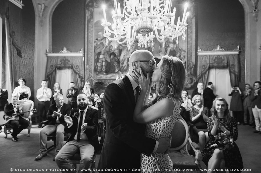 060-emotional-moment-in-ceremony-reportage-wedding-in-florence