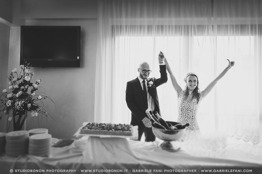 081-bride-and-groom-moment-reception-in-florence