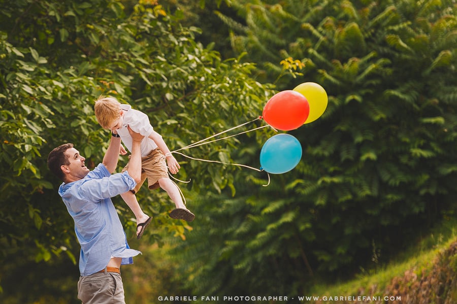 024-family-photography-at-villa-il-castellaccio-with-balloon