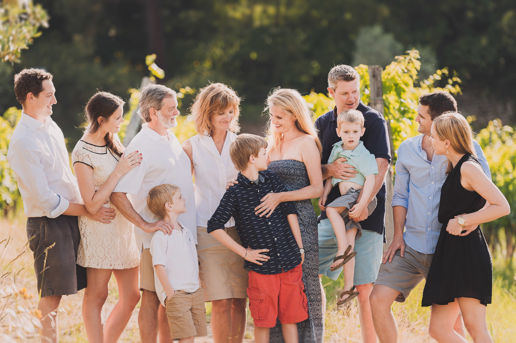 Tuscany countryside vineyard family reunion photo service