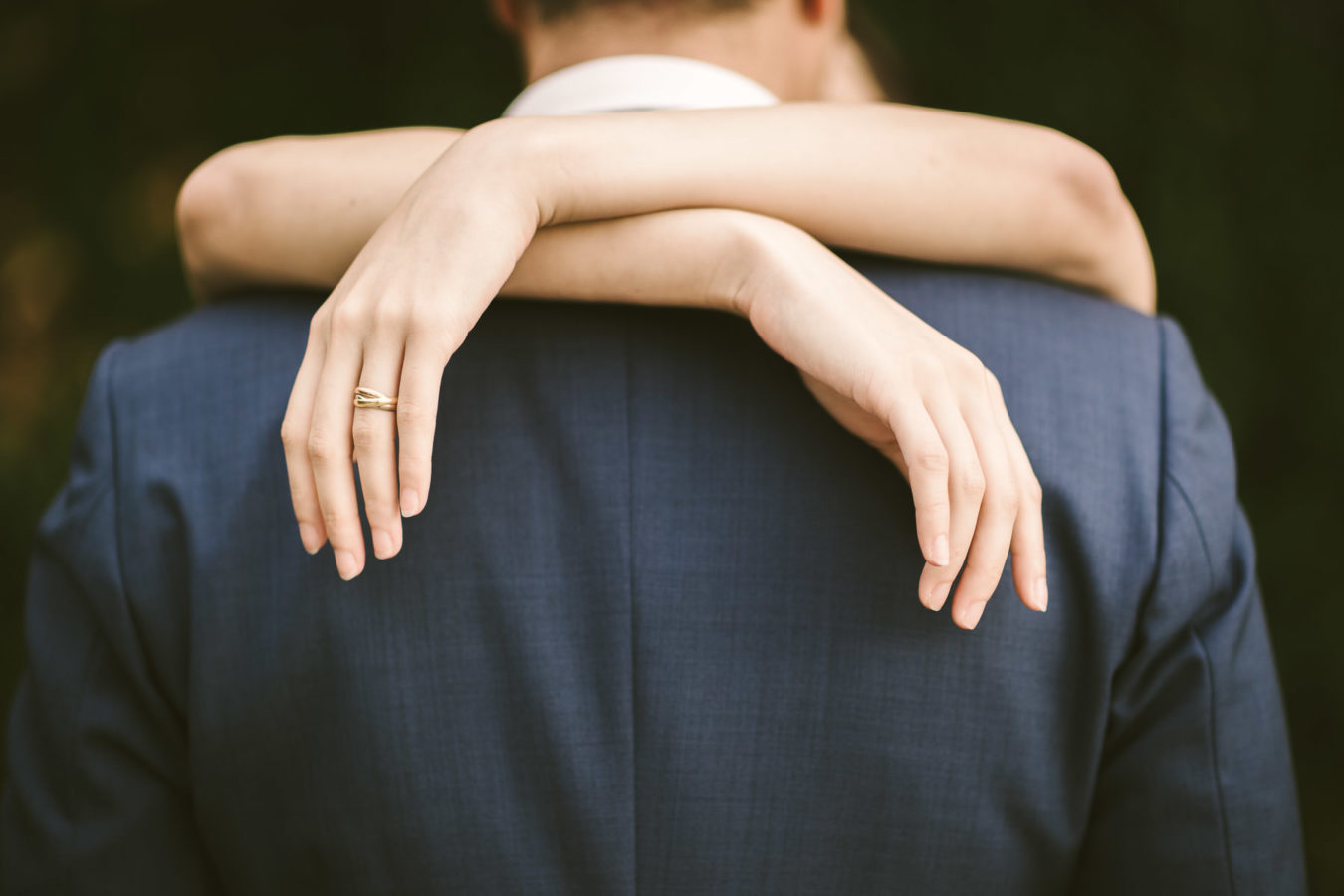 Elegant engagement photo shoot in Florence. Love is in the air.