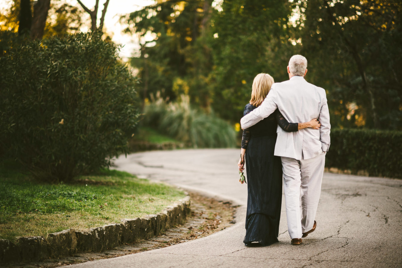 Always together. Anniversary couple photo shoot in Florence, Tuscany.