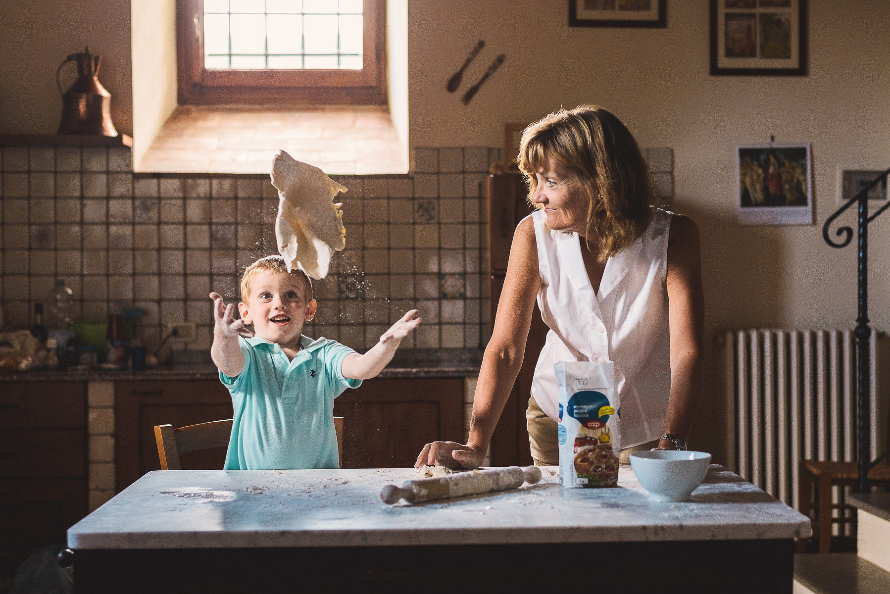 Pizza making experience during family photo shoot in Tuscany countryside
