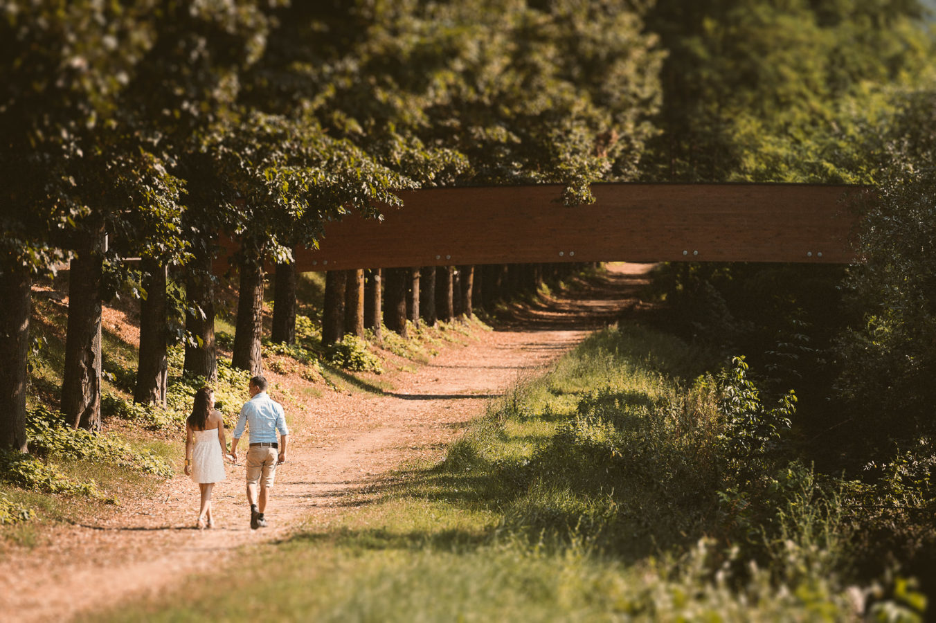 Tuscany countryside couple portrait by Gabriele Fani photographer.