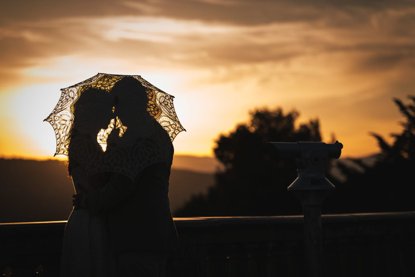 Love is in the air. Couple engaged photo shoot in Florence