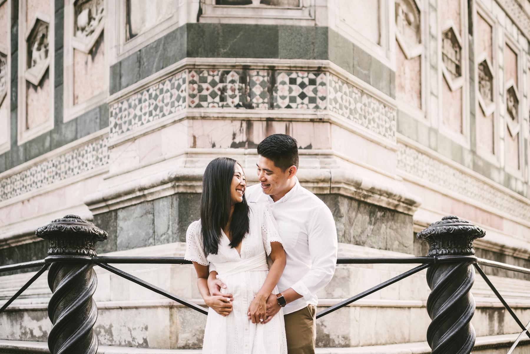 Wondering how you can make your wedding invitations unique? ItÕs easily said: with an engagement photo shoot at sunrise in an enchanting city like Florence! Read the article for inspiration