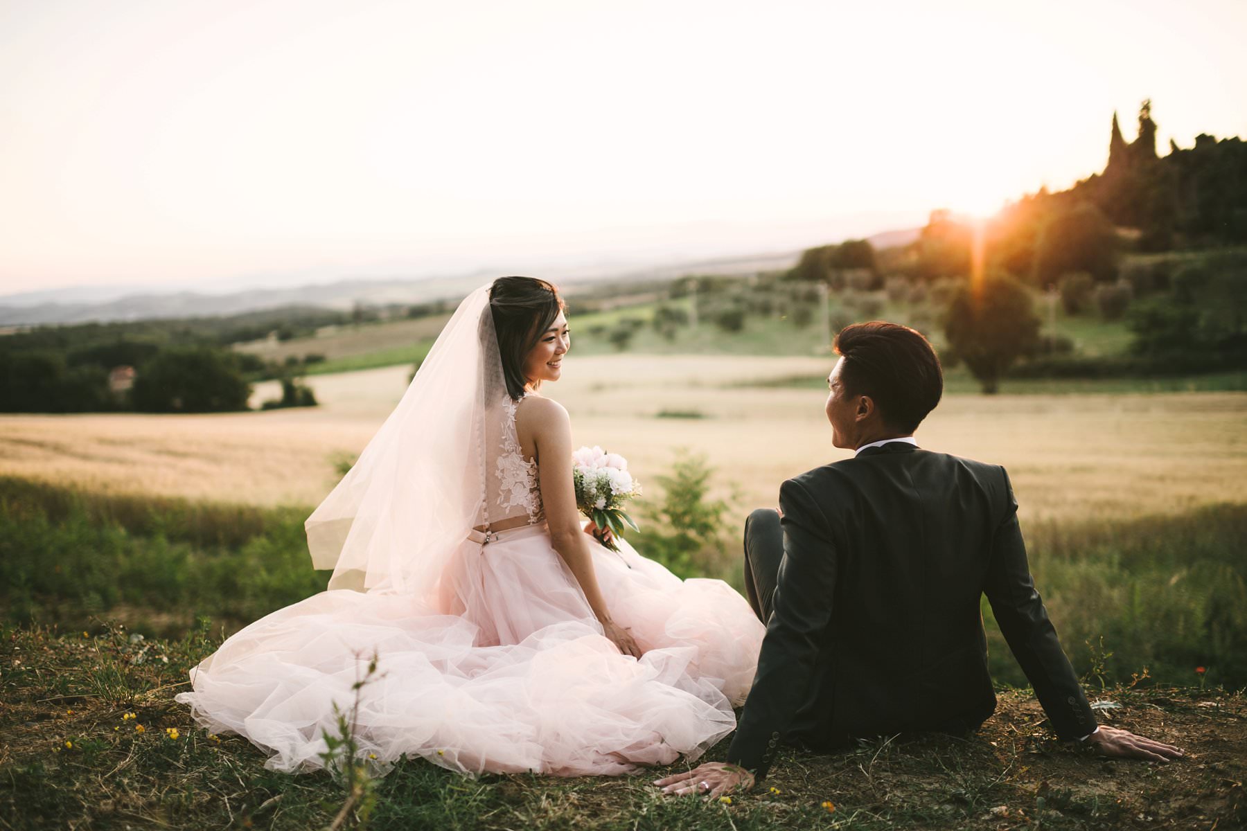 How to have honeymoon photos in Tuscany to treasure forever
