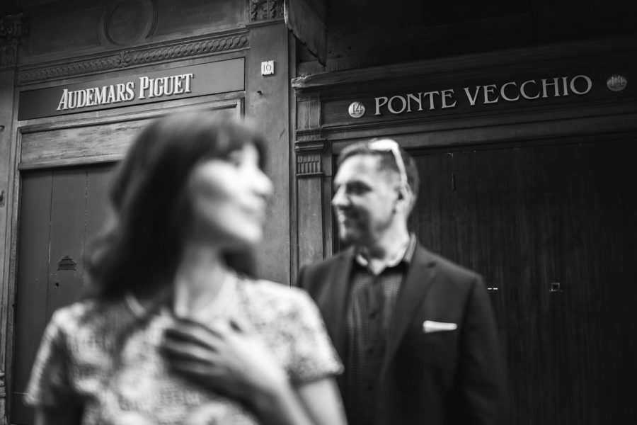 Creative and modern couple portrait in Ponte Vecchio