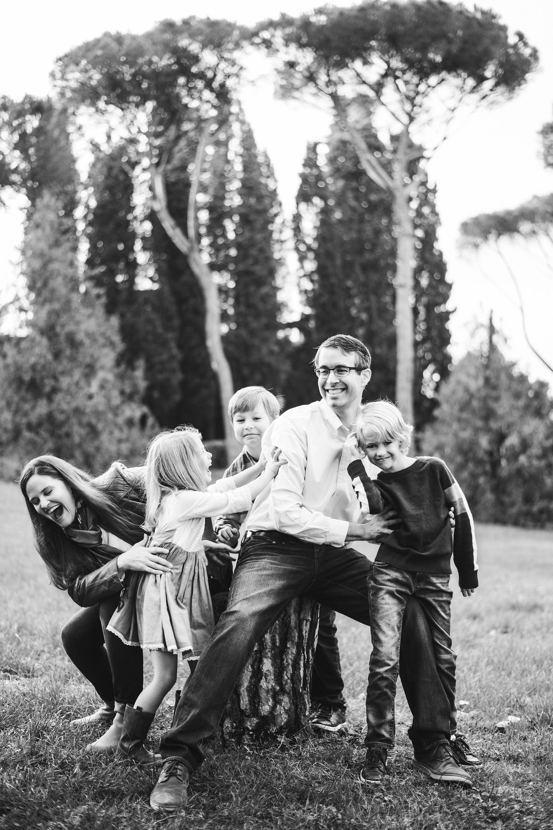 Hold happiness in a nutshell with a family photo shooting