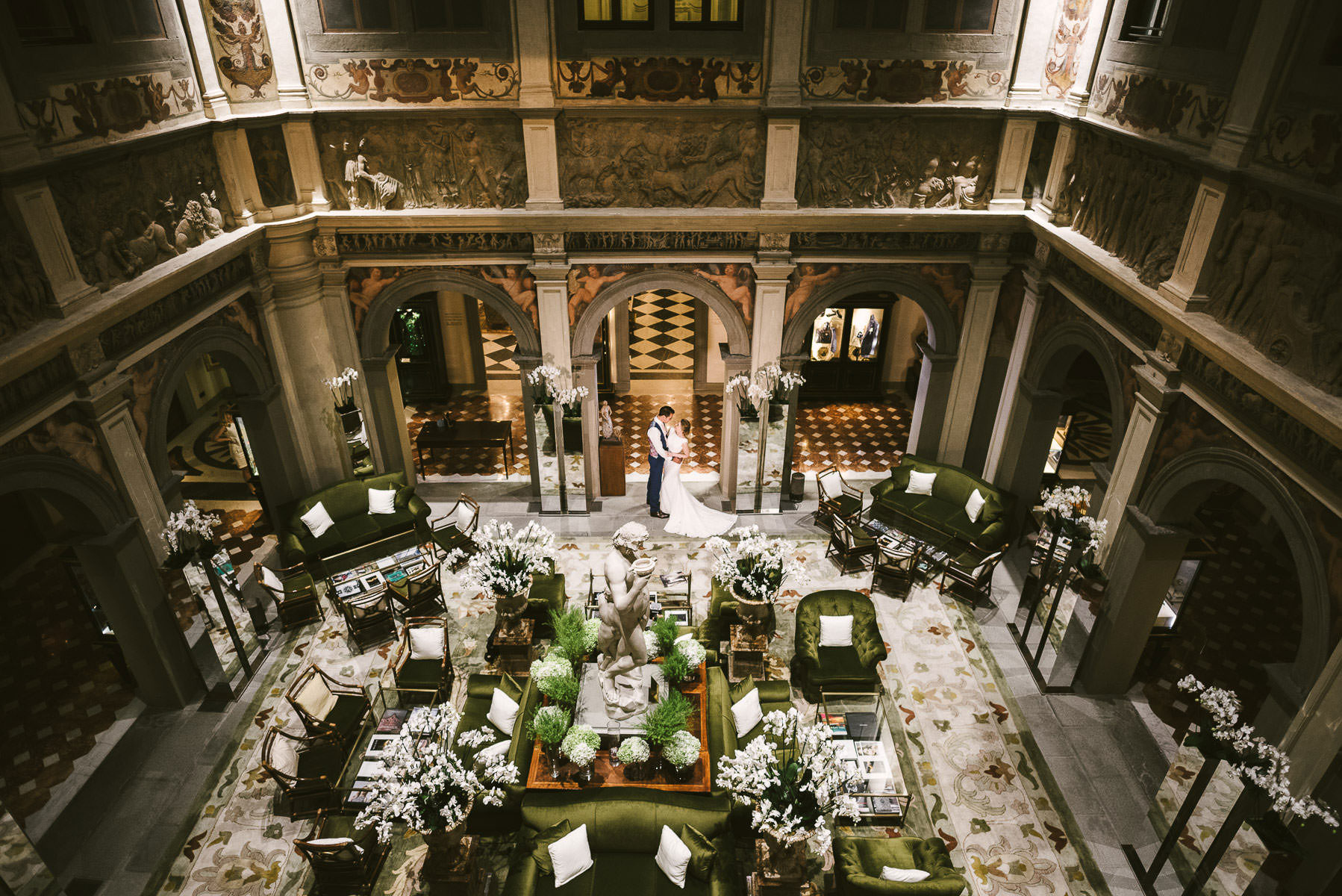Luxury and intimate wedding in Florence at Hotel Four Seasons Firenze. Bride and groom wedding portrait into the Renaissance Lobby Lounge of Four Seasons