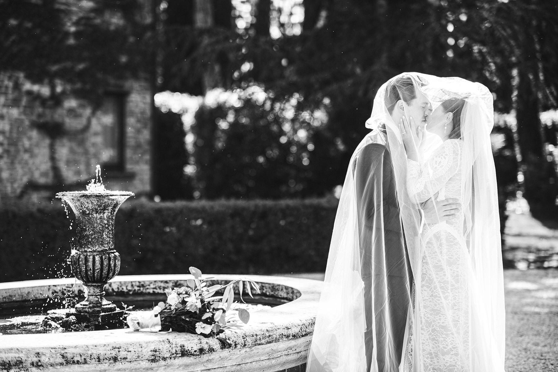 Bride and groom wedding photo. Destination wedding in Umbria at Villa l'Antica Posta