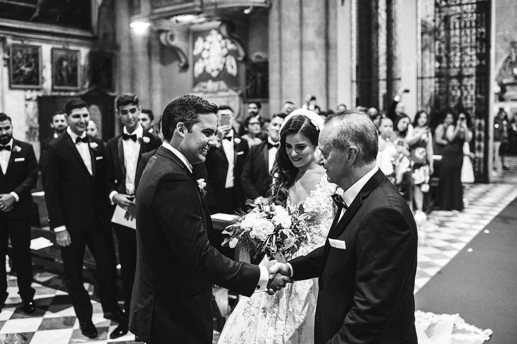Emotional moment during wedding ceremony in the Arezzo Cathedral