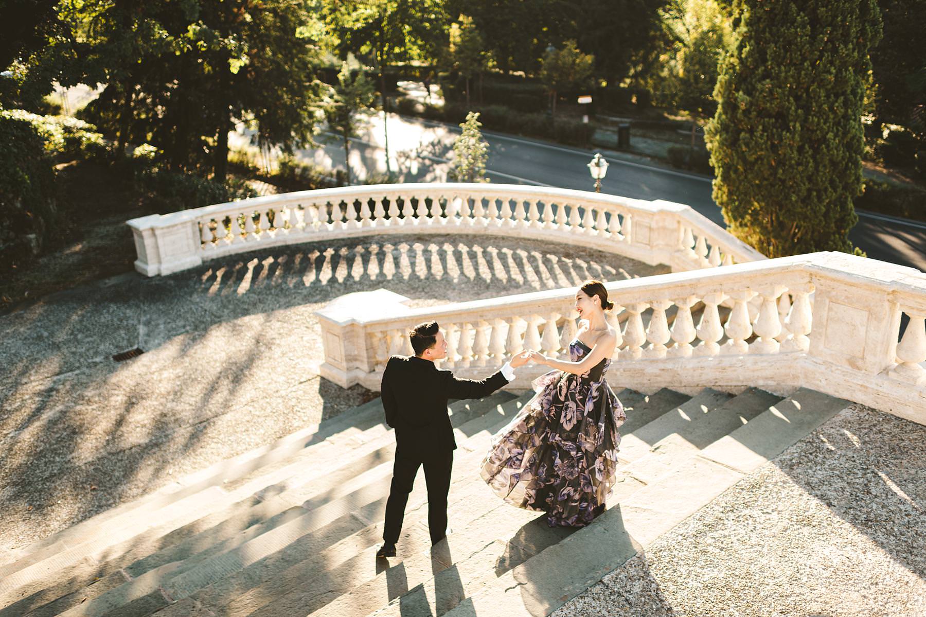 Exquisite pre-wedding photo shoot in Florence near Grand Hotel Villa Cora. Having both engagement and wedding photos taken by the same person is one of the best gifts you can give to yourself. Not only because you will double the number of incredible images of your love to cherish, but also because you get the chance to familiarize yourself with your photographer and get comfortable in front of the camera