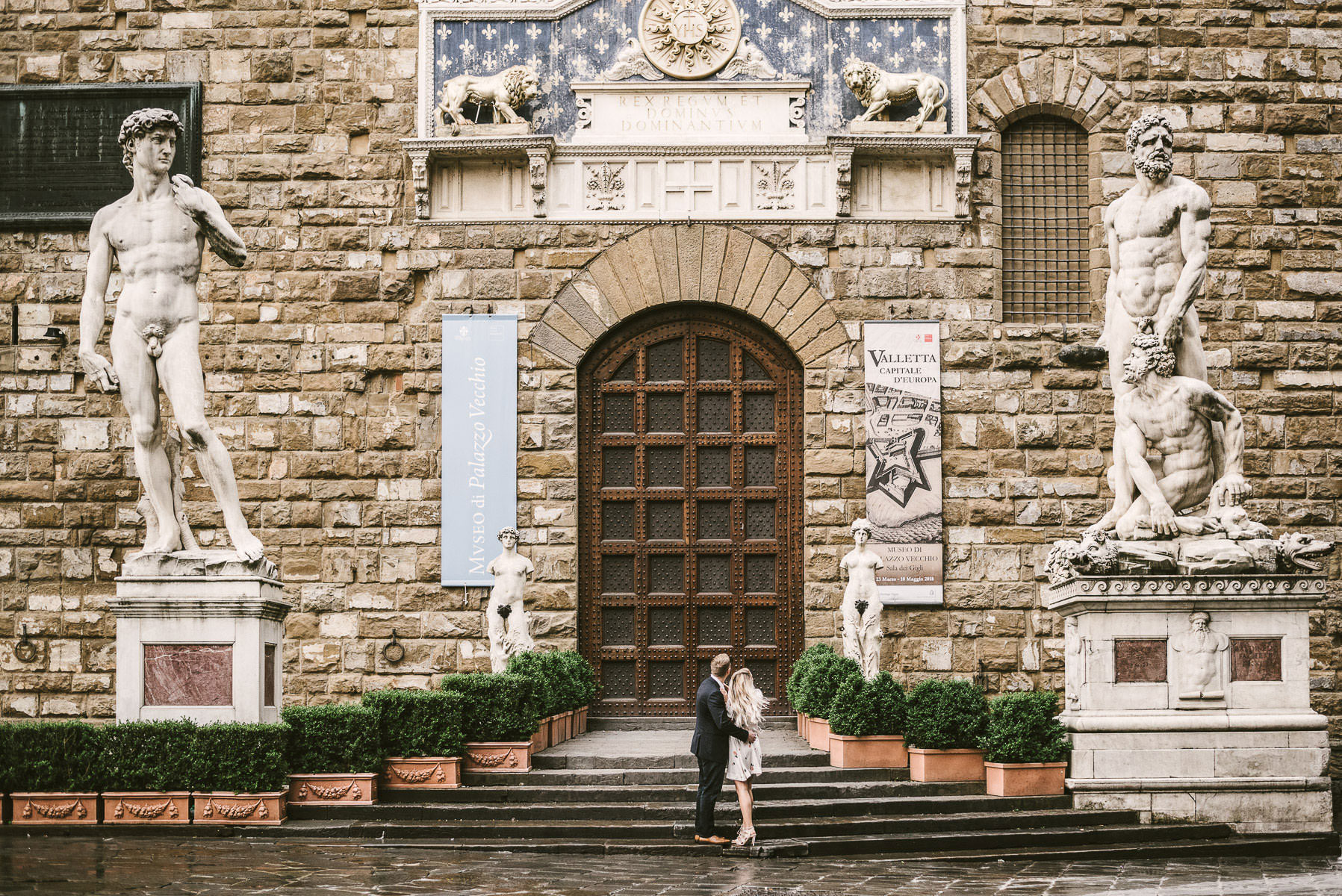 Have Florence at your feet with sunrise engagement photos