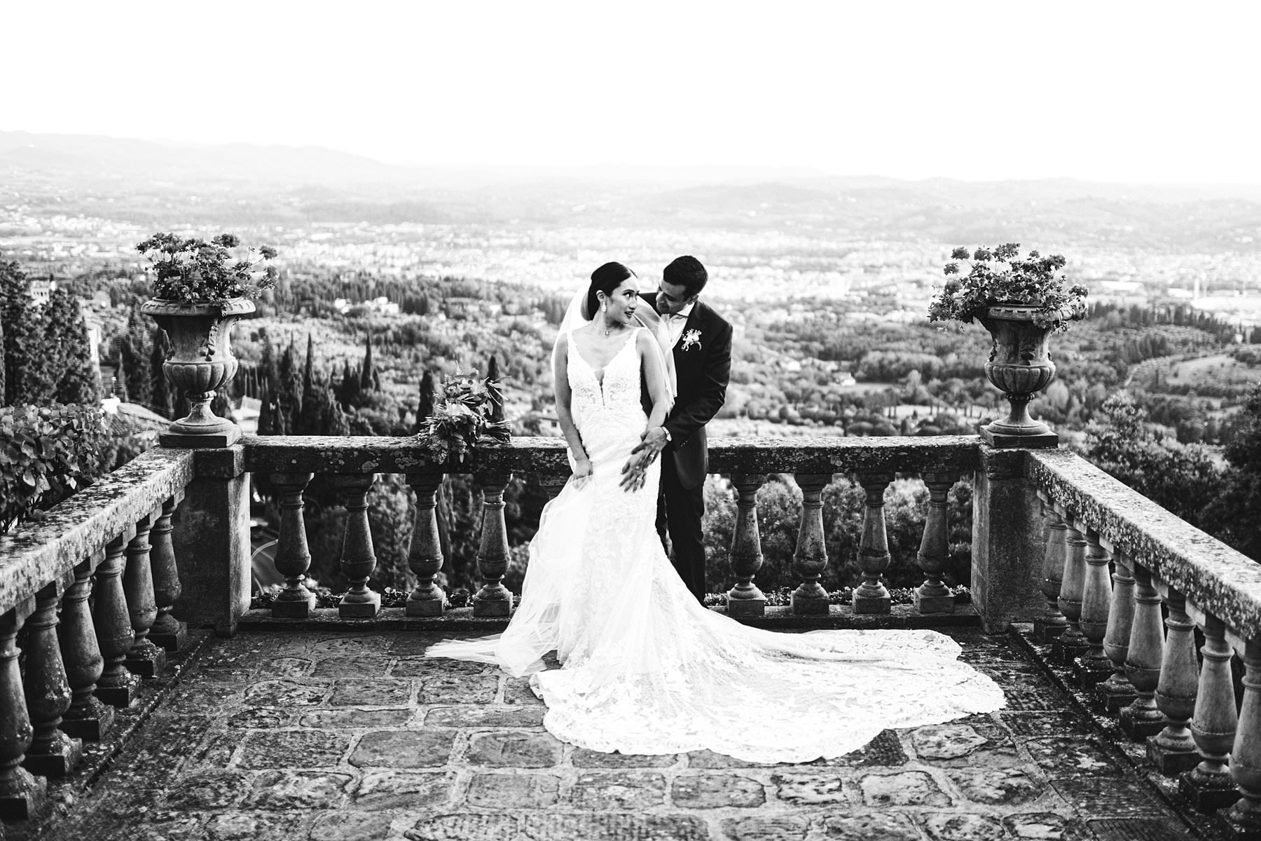 Graceful prewedding sunrise photos in Florence and intimate wedding in Italy at the incredible Belmond Villa San Michele. When you choose to have an intimate wedding in Italy, you might as well enjoy it at the fullest even before the big day itself. How? For example shooting dreamy sunrise photos to celebrate your engagement, and then saying “I do” in a breathtaking location right out of Florence. This is what Liza and Justin did. Bridal gown by Martina Liana