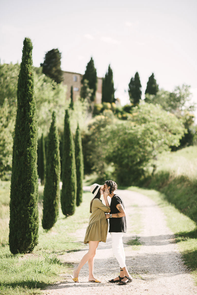 Seal your love with the best outdoor engagement photos in Tuscany