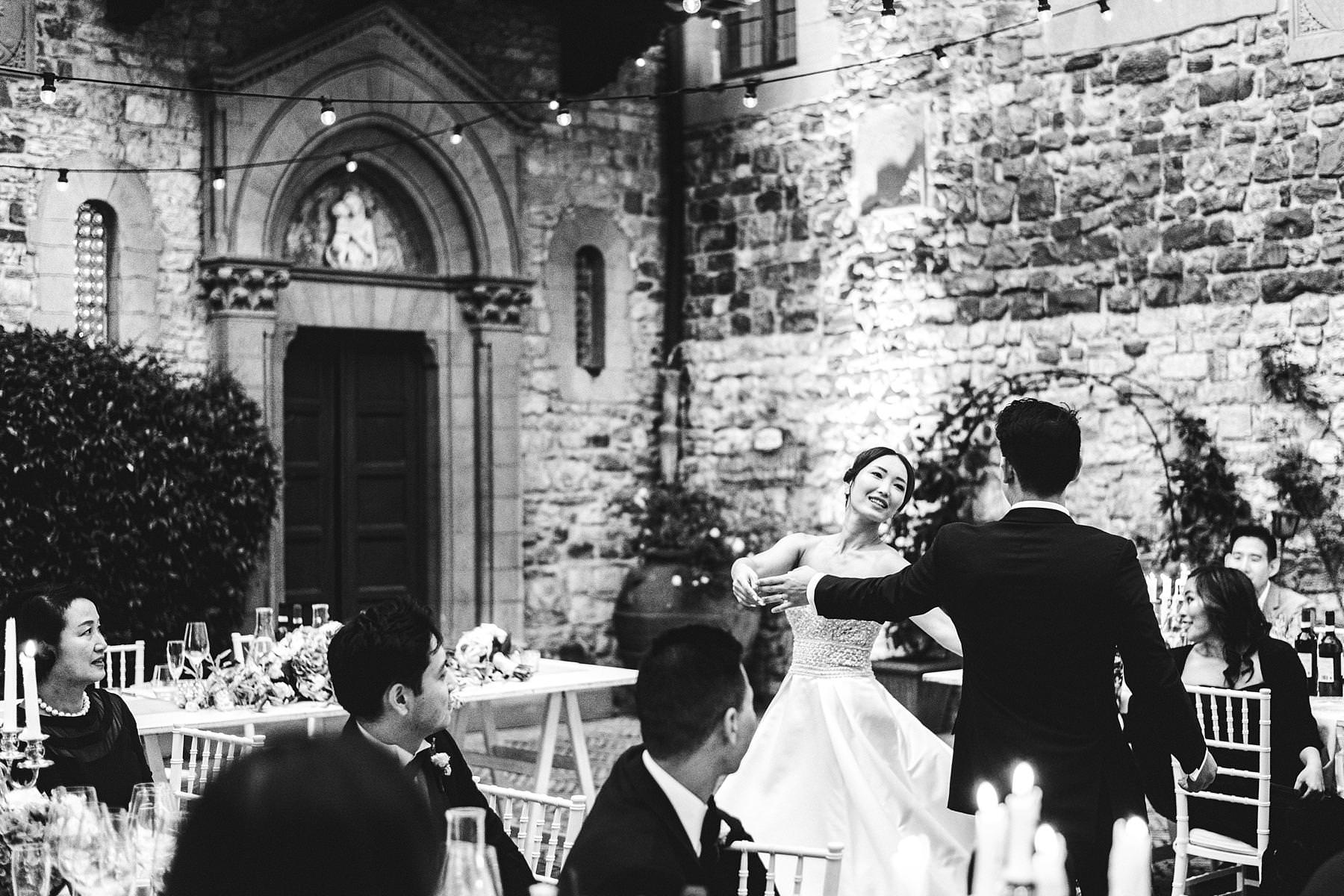 First dance of the newlyweds, with everyone watching from the gracefully decorated tables, was a very touching moment. Destination wedding in Tuscany at Castello Il Palagio