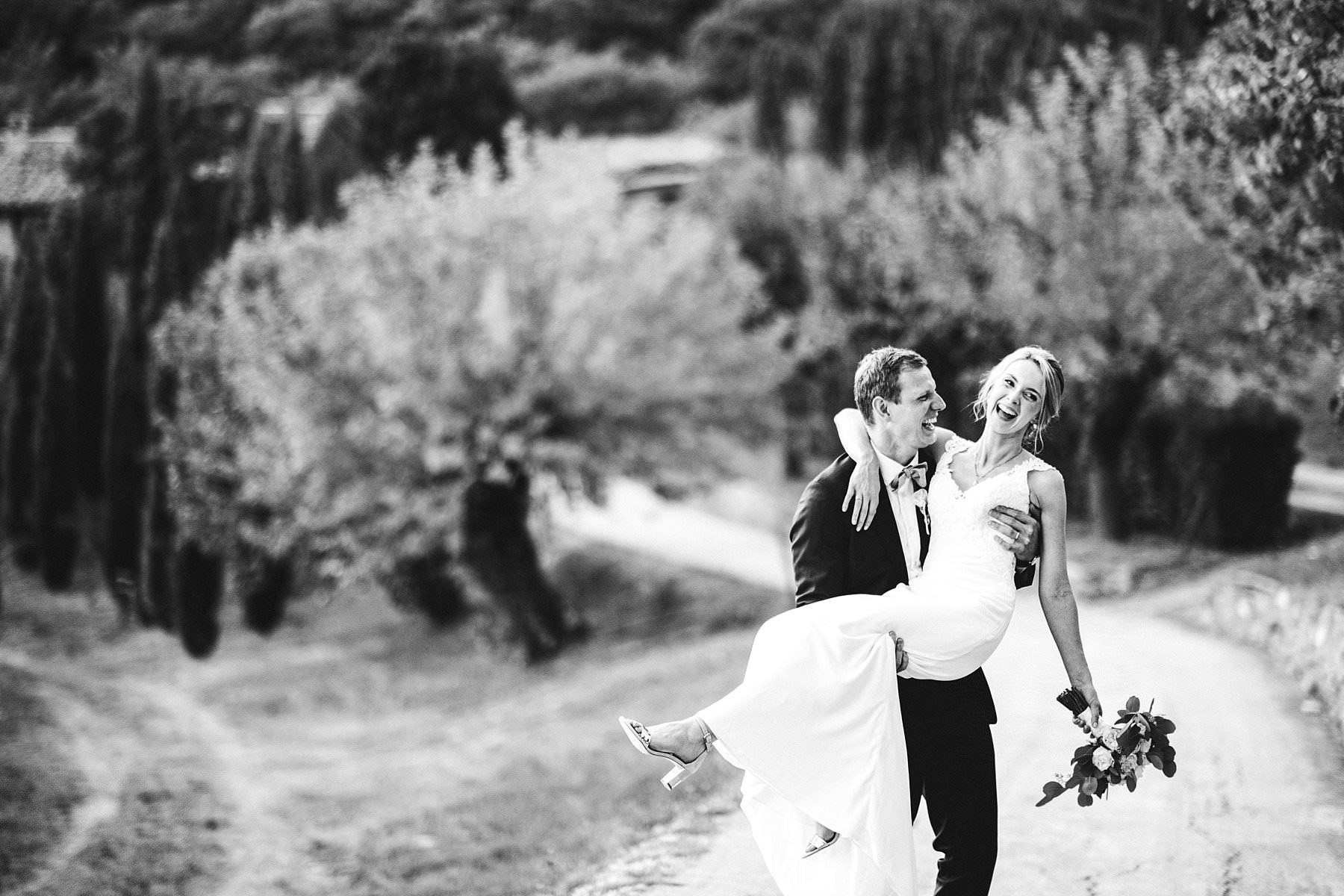 An unforgettable international wedding. Elegant Australian couple reportage wedding photo around the property of Villa Monte Solare, a historic residence tucked in the countryside among rolling hills. The settings were countryside landscapes with cypress lines, olive groves and a stunning wall covered in red ivy leaves