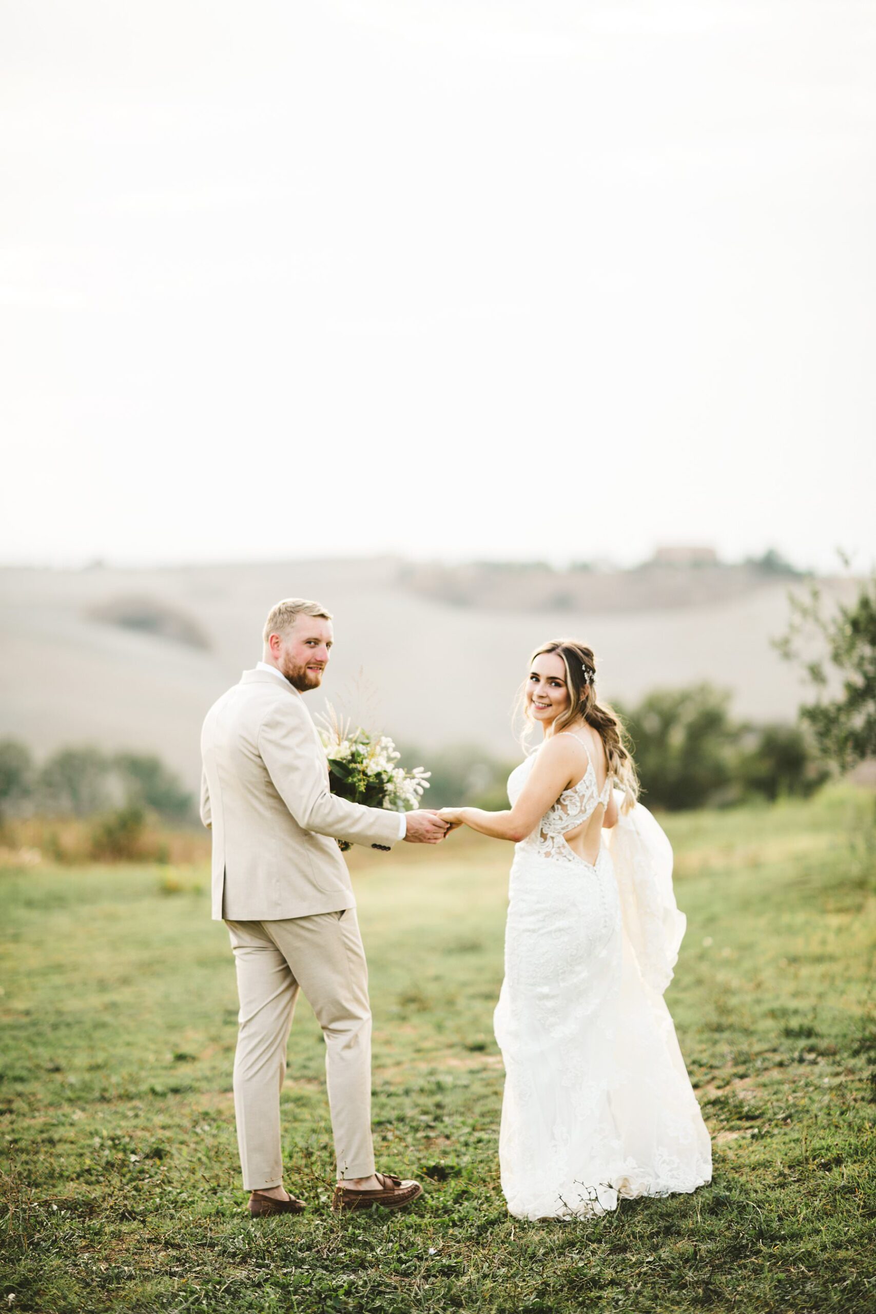 A dreamy small wedding abroad, at Villa Boscarello in Val D’Orcia. Sam and Jerry’s small wedding abroad felt just like a dream. An intimate event that took place in a fabulous location in the heart of Tuscany
