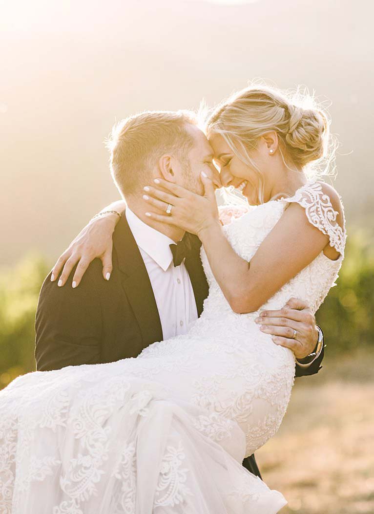 Romantic wedding in Italy at the charming Castello del Trebbio. Lovely couple wedding portrait in the middle of vineyard of the estate. Some days are absolutely perfect, so much that they feel like a dream come true. That’s the case of the romantic wedding of Andorra and Joseph, celebrated in a historical estate in Tuscany and characterized by warm light, green nature and deep feelings