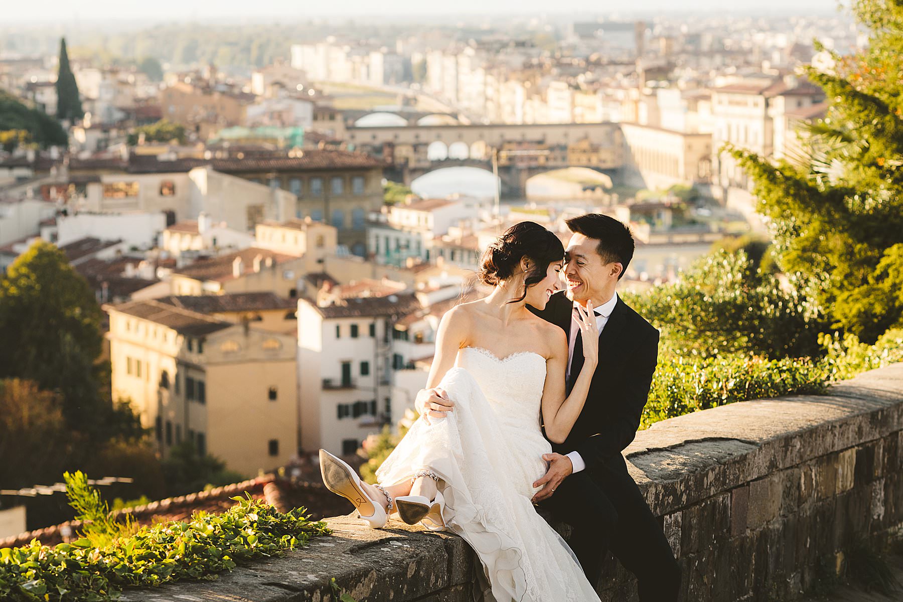 Lovely images of an unforgettable honeymoon in Florence wearing wedding outfits