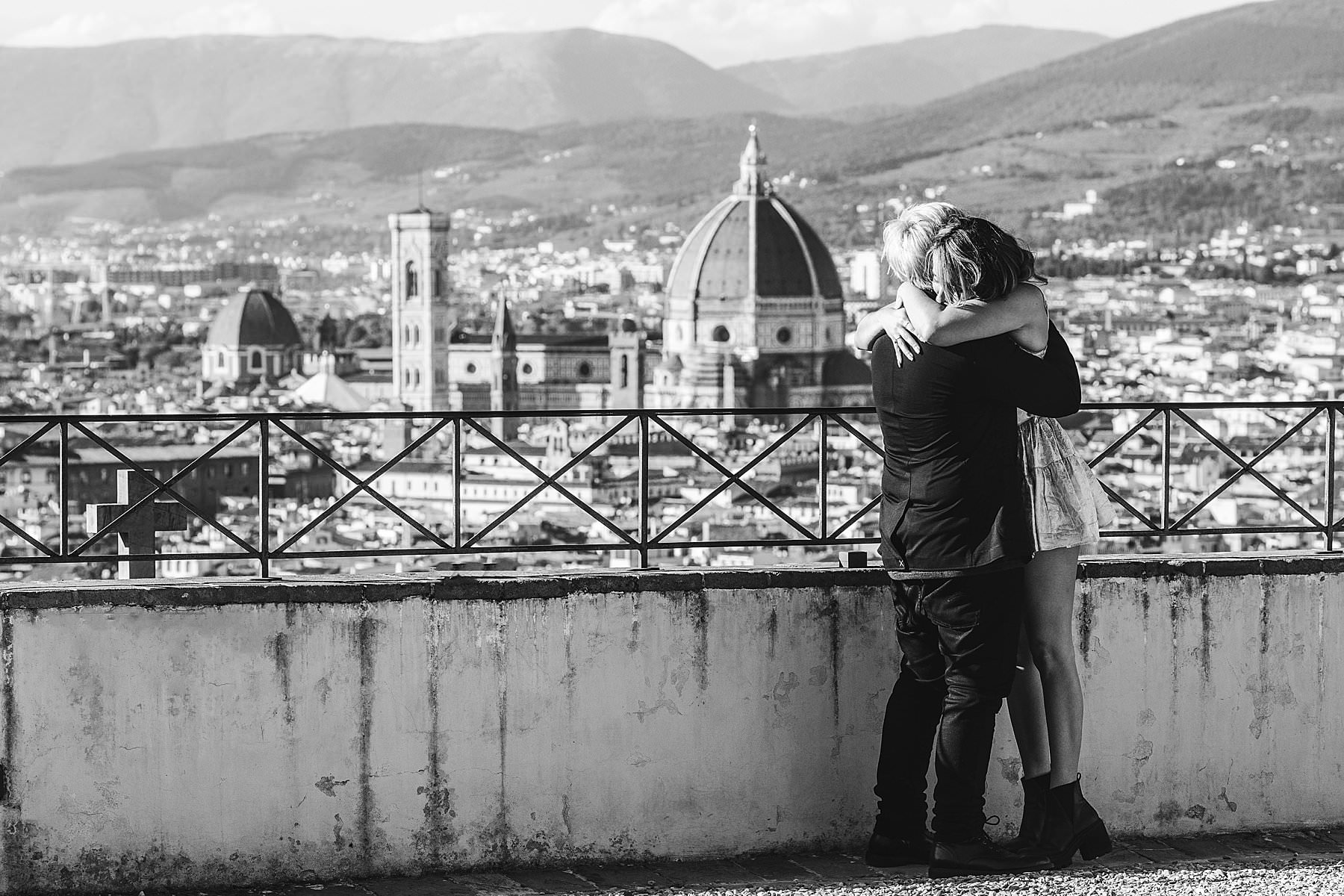 Surprise engagement photos and video in the most evocative panoramic spot of Florence