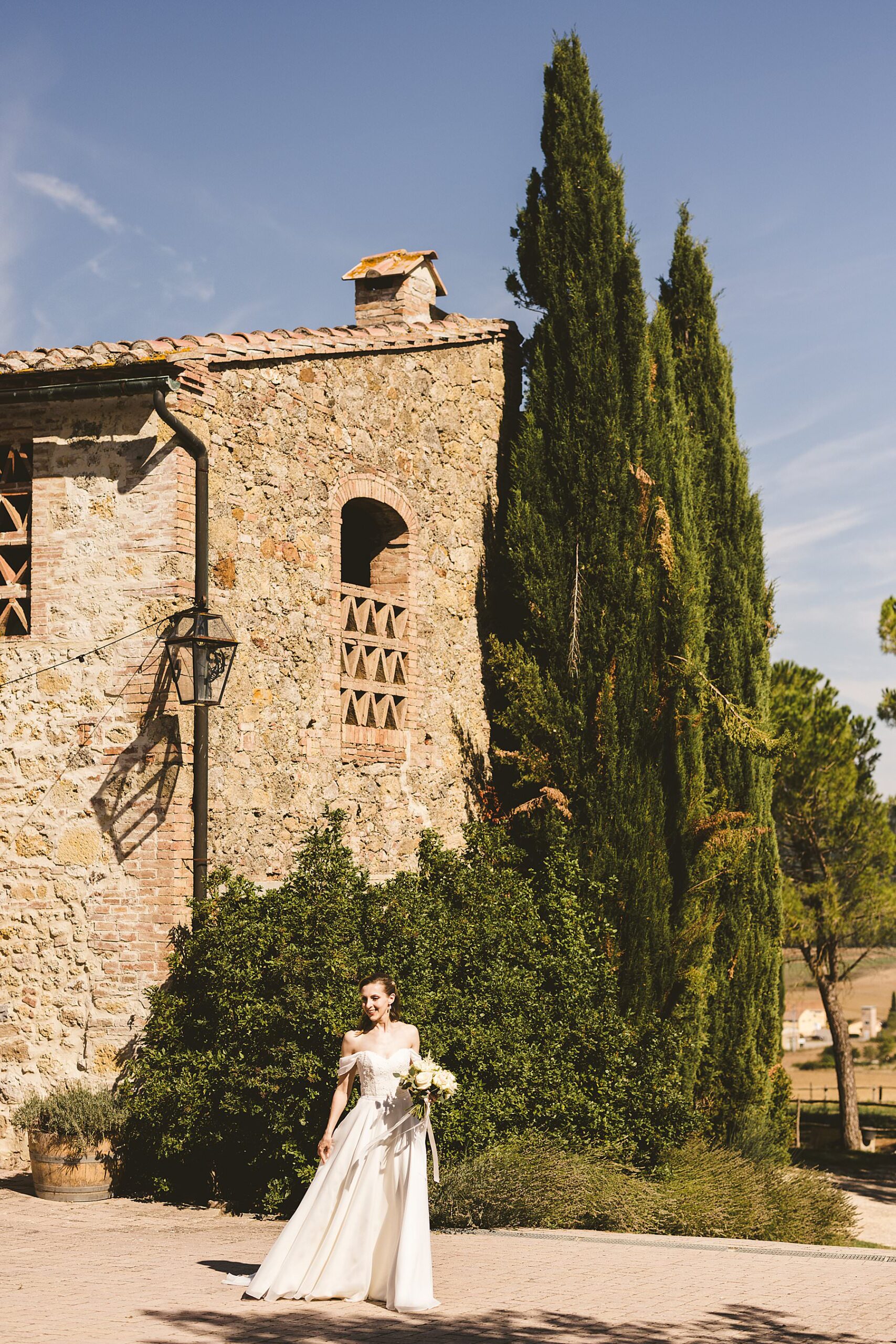 Sweet and romantic bridal portrait at Tenuta di Papena near Siena and San Galgano Abbey in the heart of Tuscany. Intimate destination wedding in Italy