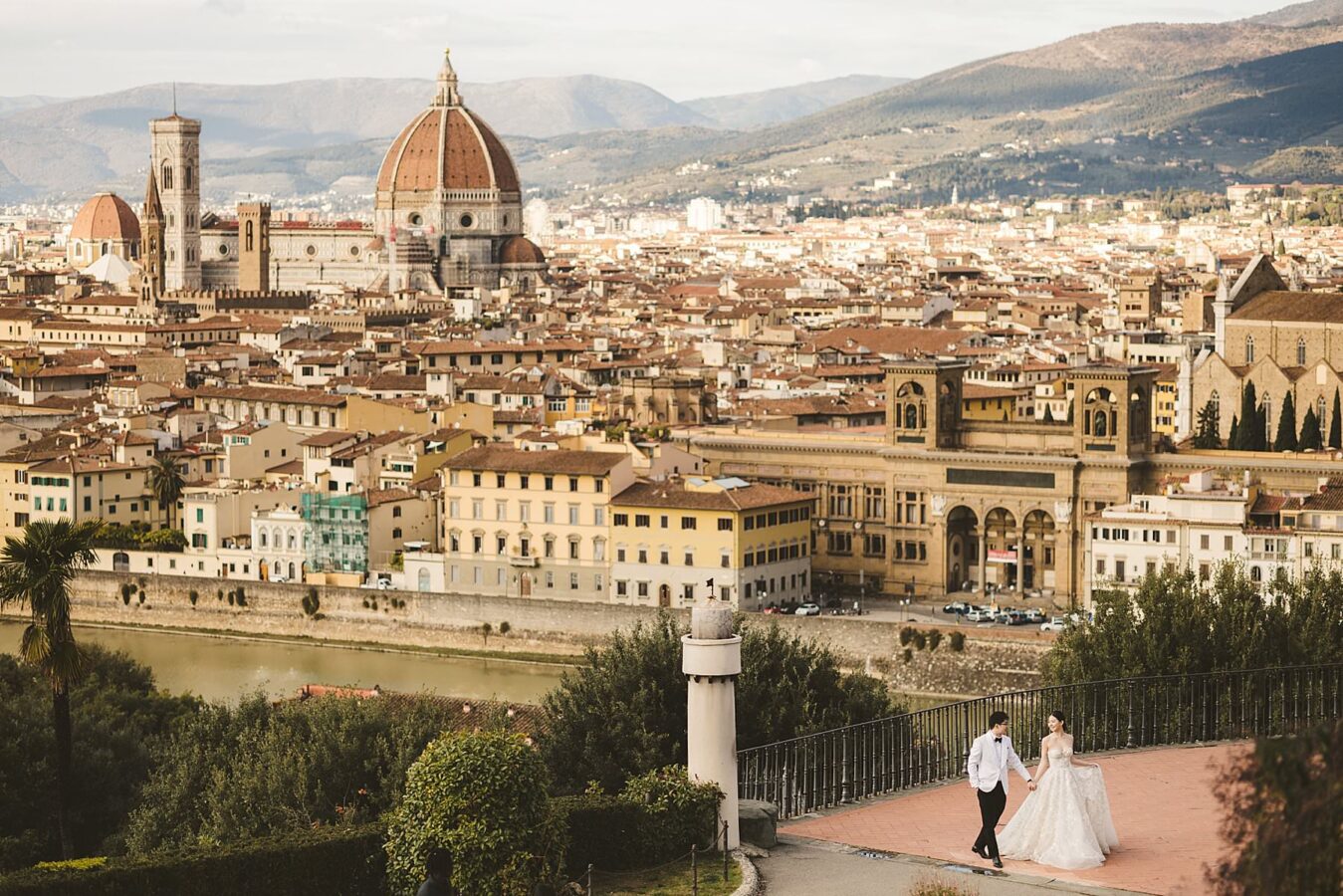 Truly memorable winter engagement pre-wedding pictures in Florence