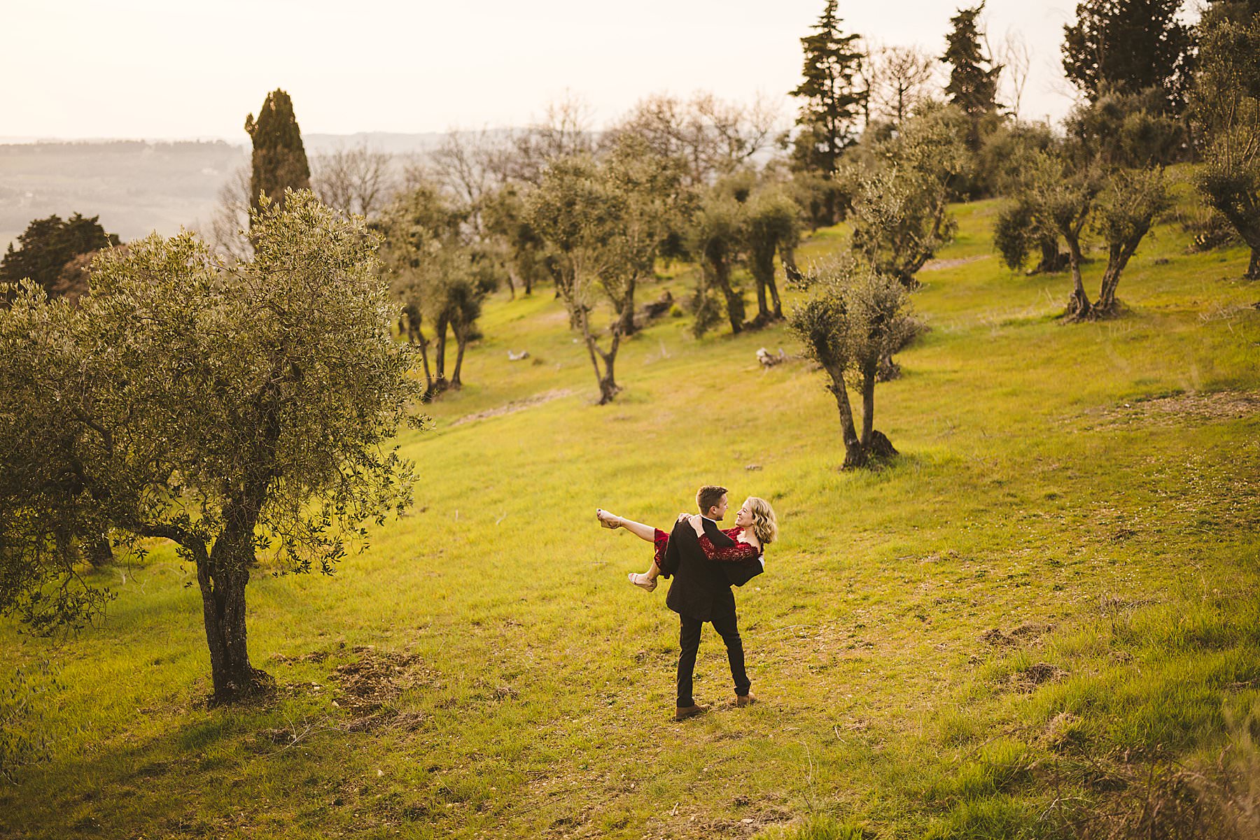 Unforgettable wedding anniversary photo shoot in rolling hills of Chianti