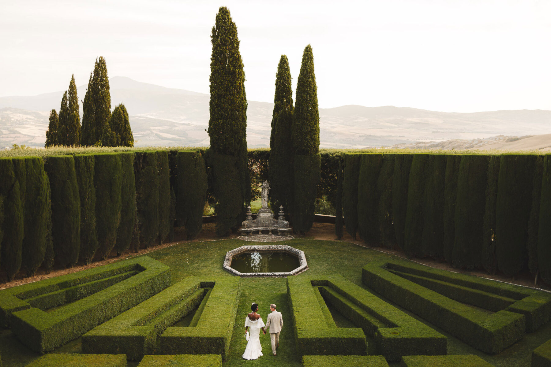 Unforgettable bride and groom wedding photo at La Foce in the heart of the Val d'Orcia