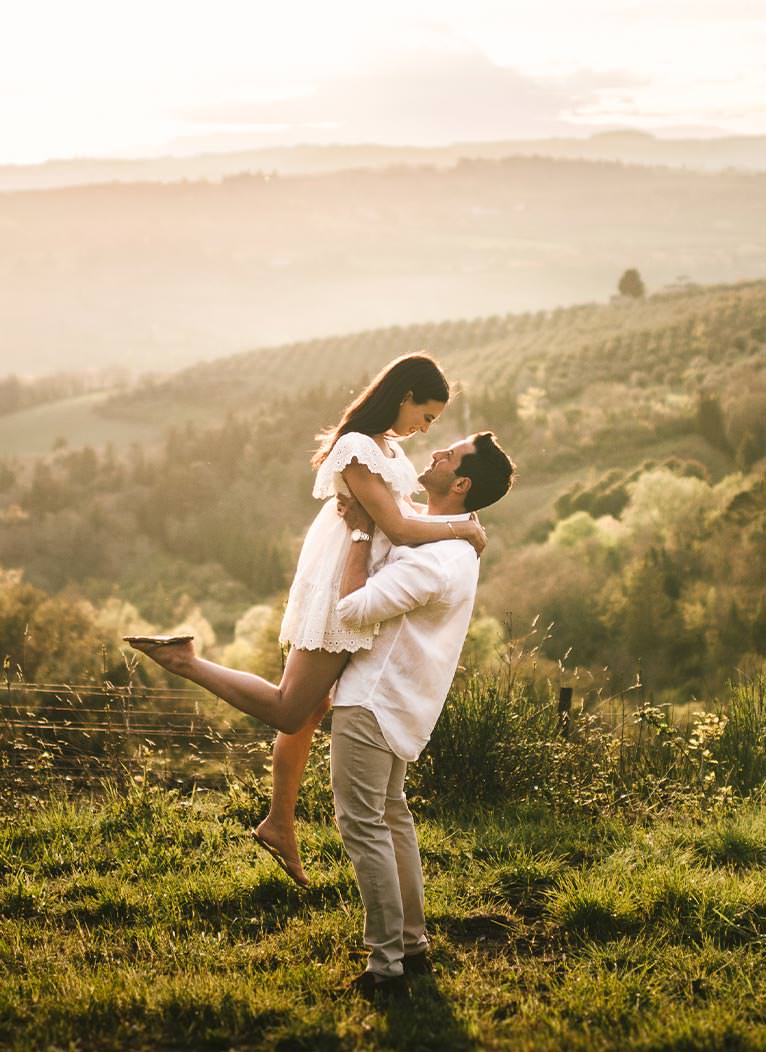 Superb ending of for this very special shooting of Michelle and Bret's engagement pre-wedding photo shoot in breathtaking scenery of the Tuscany Chianti hills countryside