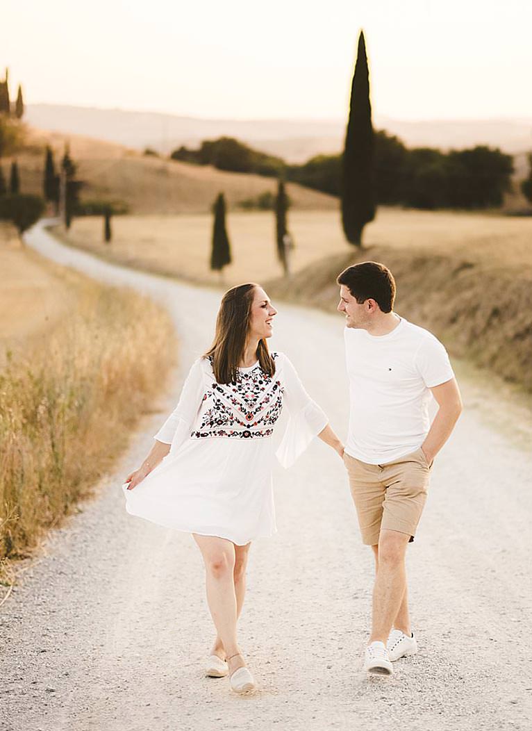 Romantic couple photoshoot in the scenic countryside of Tuscany