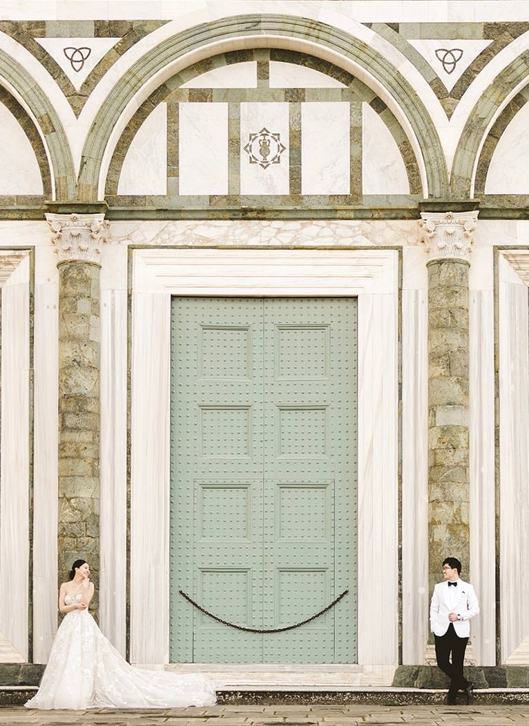 Truly memorable winter engagement pre-wedding pictures in Florence