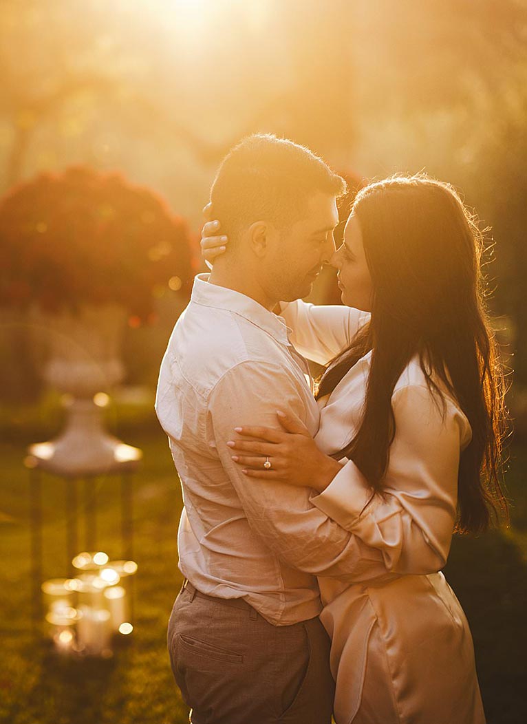 Breathtaking and romantic engagement photoshoot in the charming Castello di Vicarello