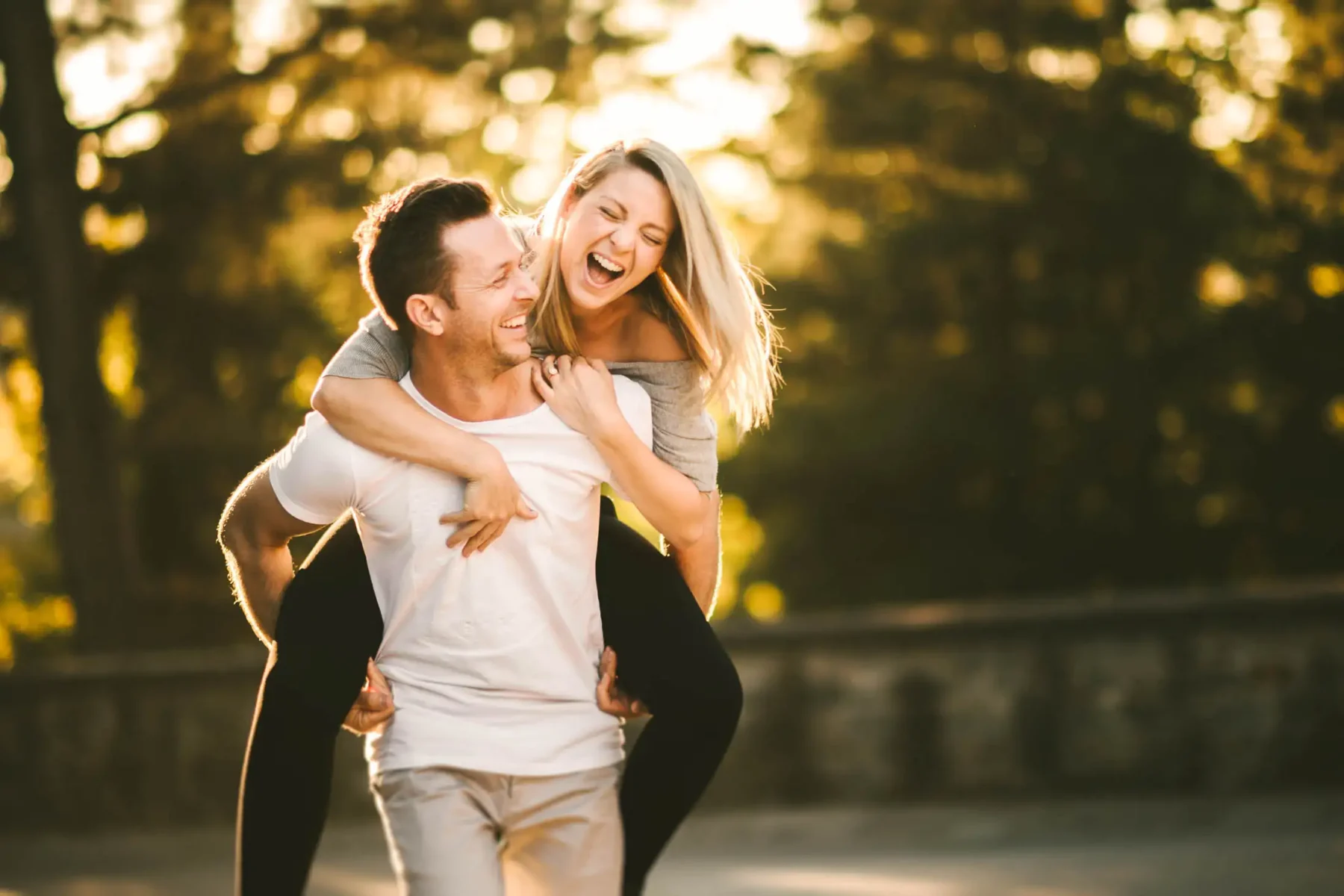 I love to photograph happy people, their stories, adventures and build unforgettable memories