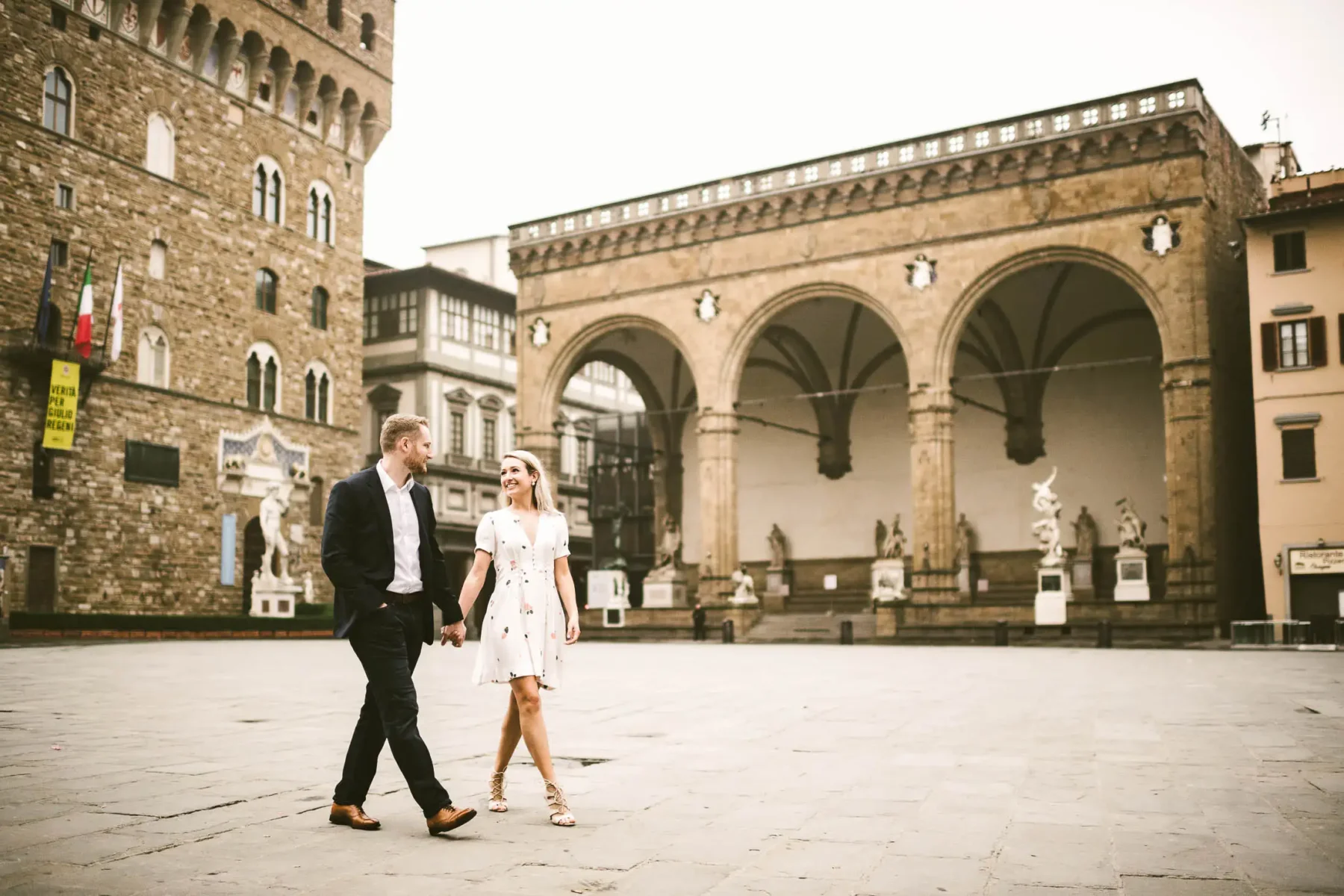 Florence early morning engagement photo shoot around Palazzo Vecchio near Uffizi