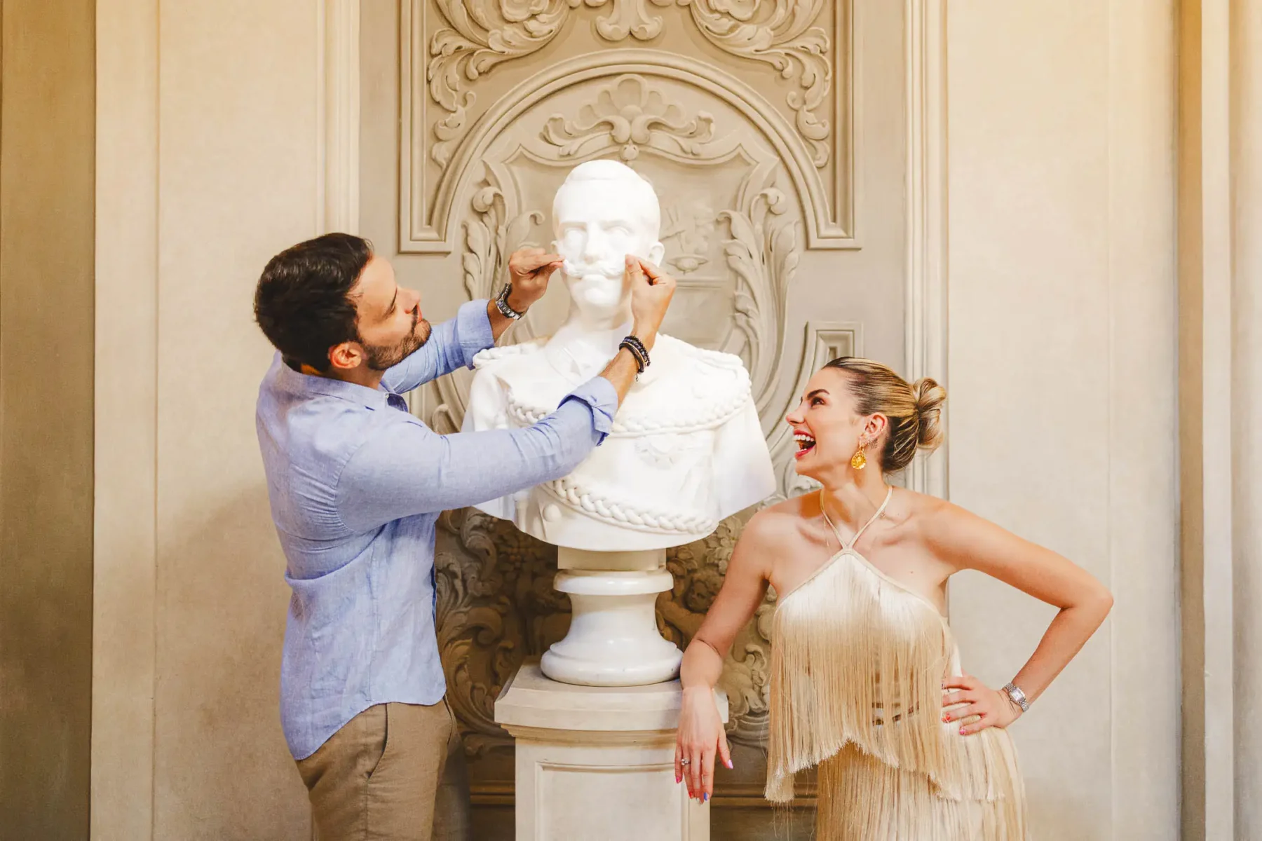 Exciting and candid couple engagement photo session in the Hotel Four Seasons Florence