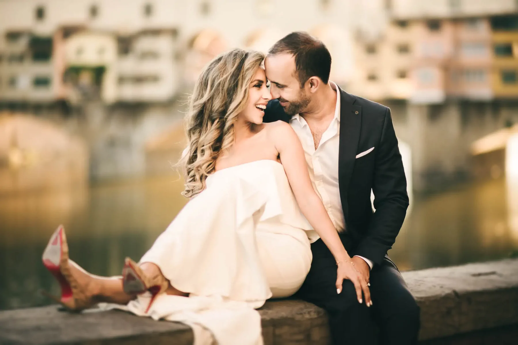 Unforgettable pre-wedding photo in Florence near Ponte Vecchio at sunset. Love this genuine and authentic moment given by the engaged couple
