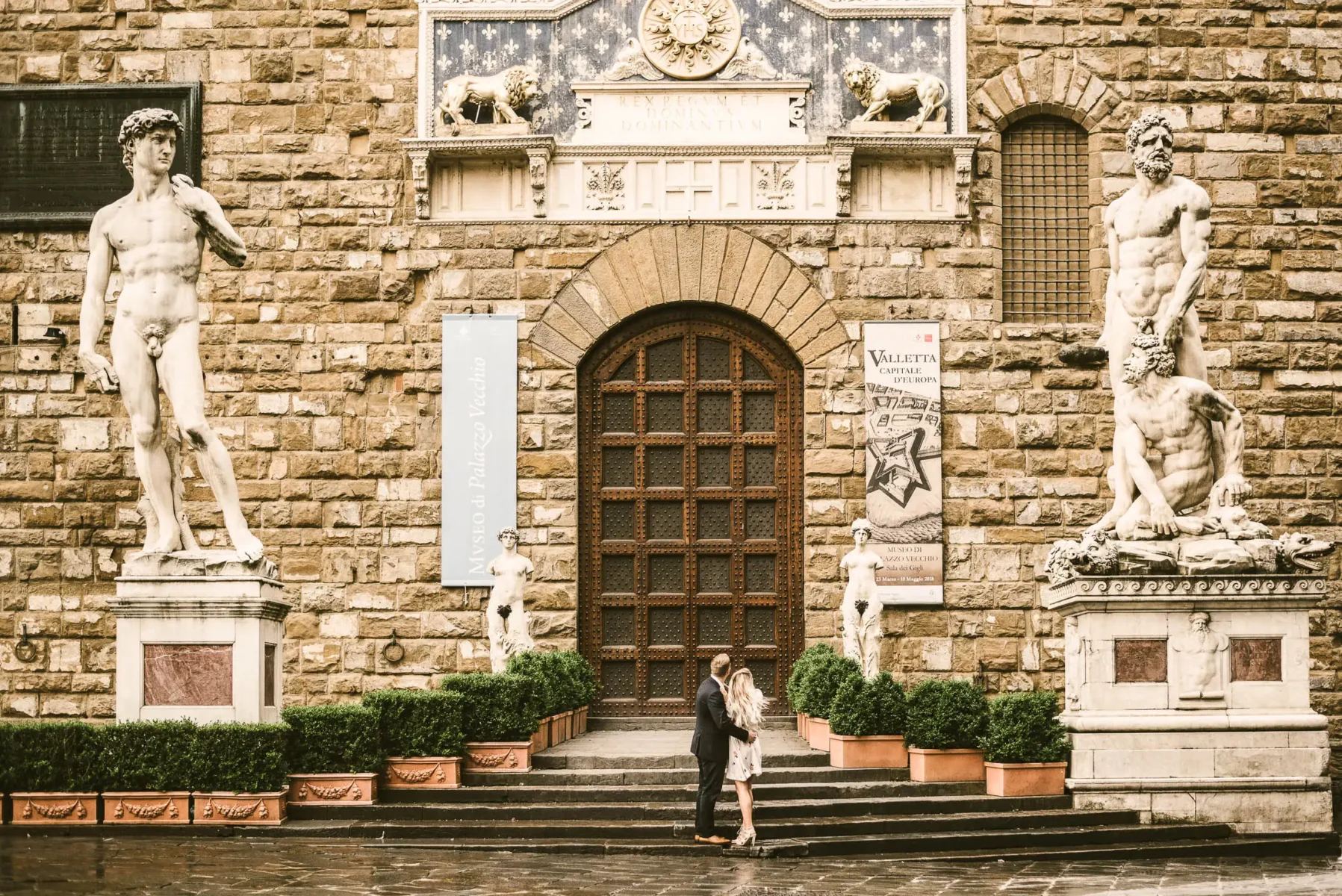 Have Florence at your feet with sunrise engagement photos
