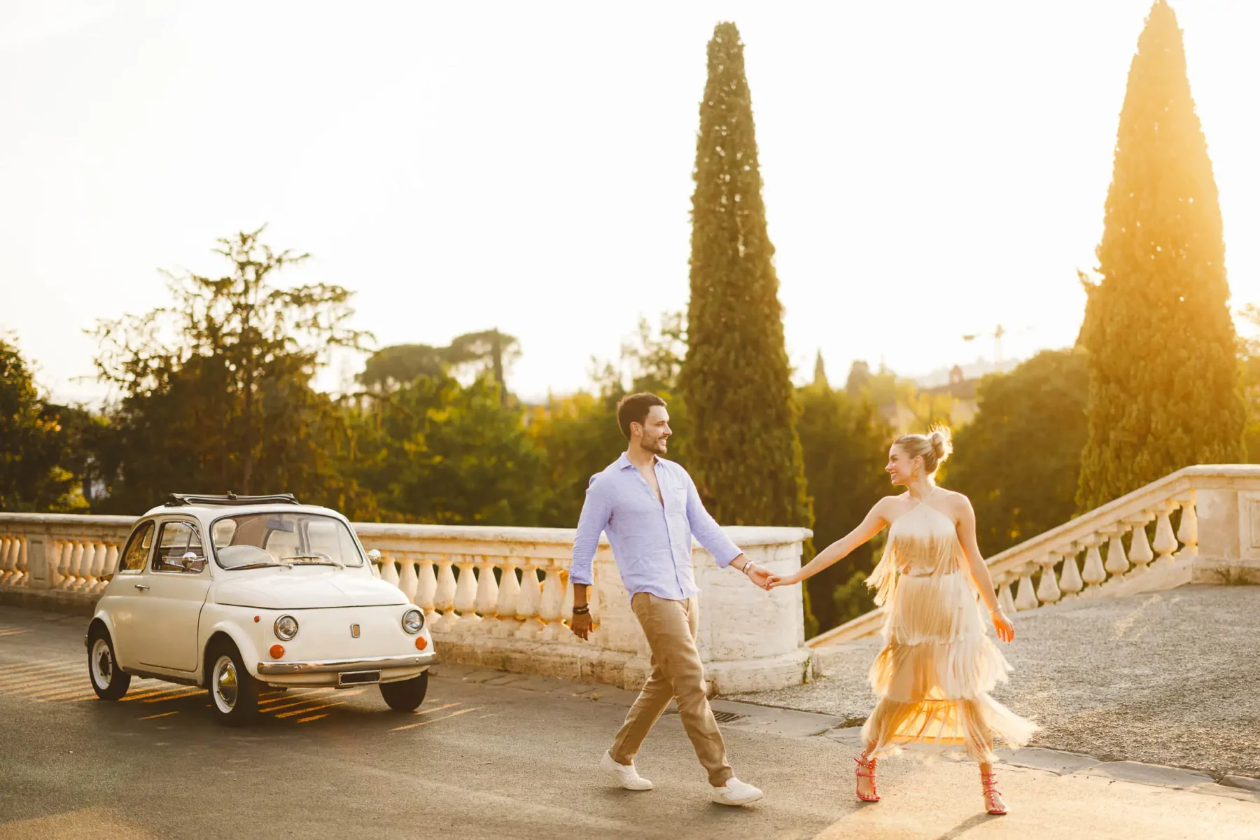Creative and elegant couple photos in Florence during golden hour