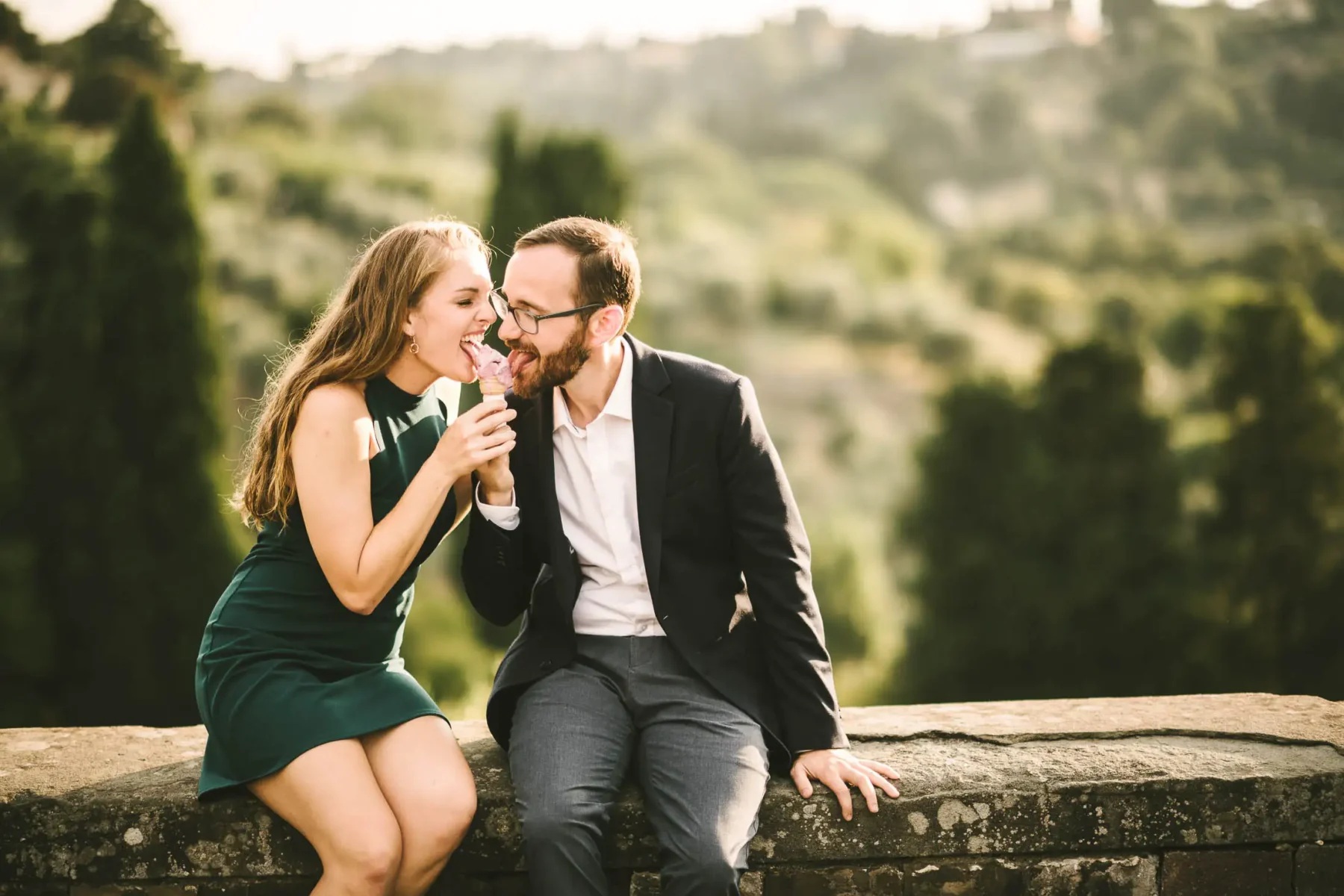 Candid and romantic last minute engagement pictures in Florence